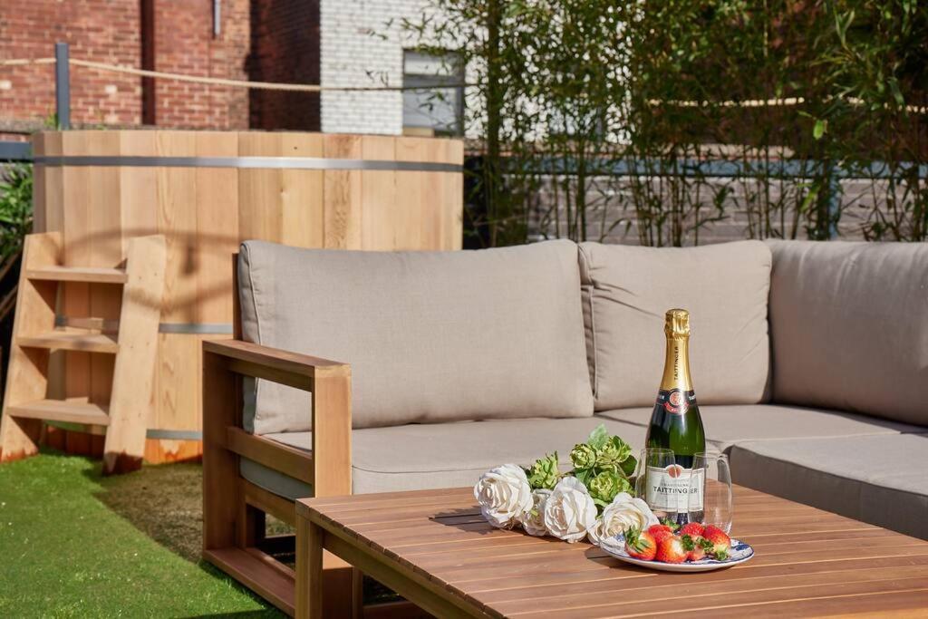 Stunning Luxury Centre Townhouse With Hot Tub Apartment *
